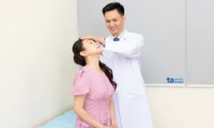 Bẻ cổ kêu 'răng rắc' có hại không? Bẻ cổ kêu 'răng rắc' có hại không?