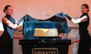 UAE đúc thỏi vàng lớn nhất thế giới, nặng hơn 300 kg UAE đúc thỏi vàng lớn nhất thế giới, nặng hơn 300 kg
