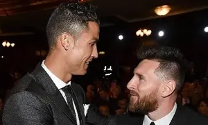 Ronaldo, Messi bị loại khỏi đội hình hay nhất năm