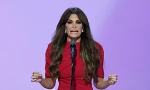 Ông Trump chọn bạn gái cũ của con trai làm đại sứ Ông Trump chọn bạn gái cũ của con trai làm đại sứ