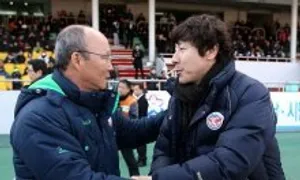 HLV Lào xếp ông Park Hang-seo và Shin Tae-yong ‘chung mâm’ HLV Lào xếp ông Park Hang-seo và Shin Tae-yong ‘chung mâm’