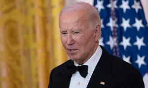 Ông Trump phủ bóng những ngày cuối nhiệm kỳ Tổng thống Biden Ông Trump phủ bóng những ngày cuối nhiệm kỳ Tổng thống Biden