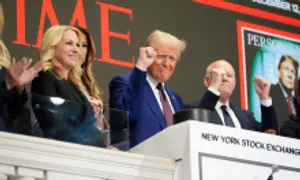Ông Trump rung chuông mở cửa sàn chứng khoán New York Ông Trump rung chuông mở cửa sàn chứng khoán New York