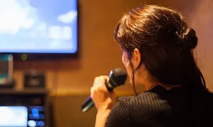 Vì sao quá nhiều người cứ karaoke là mở loa bắt xung quanh phải nghe? Vì sao quá nhiều người cứ karaoke là mở loa bắt xung quanh phải nghe?