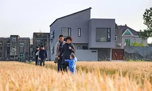 Vợ chồng giám đốc giả nghèo mỗi lần về quê Vợ chồng giám đốc giả nghèo mỗi lần về quê