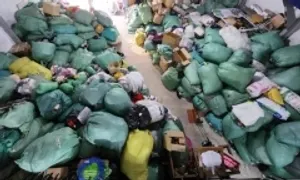Đường đi của hàng chục nghìn tấn quần áo cũ tại Việt Nam